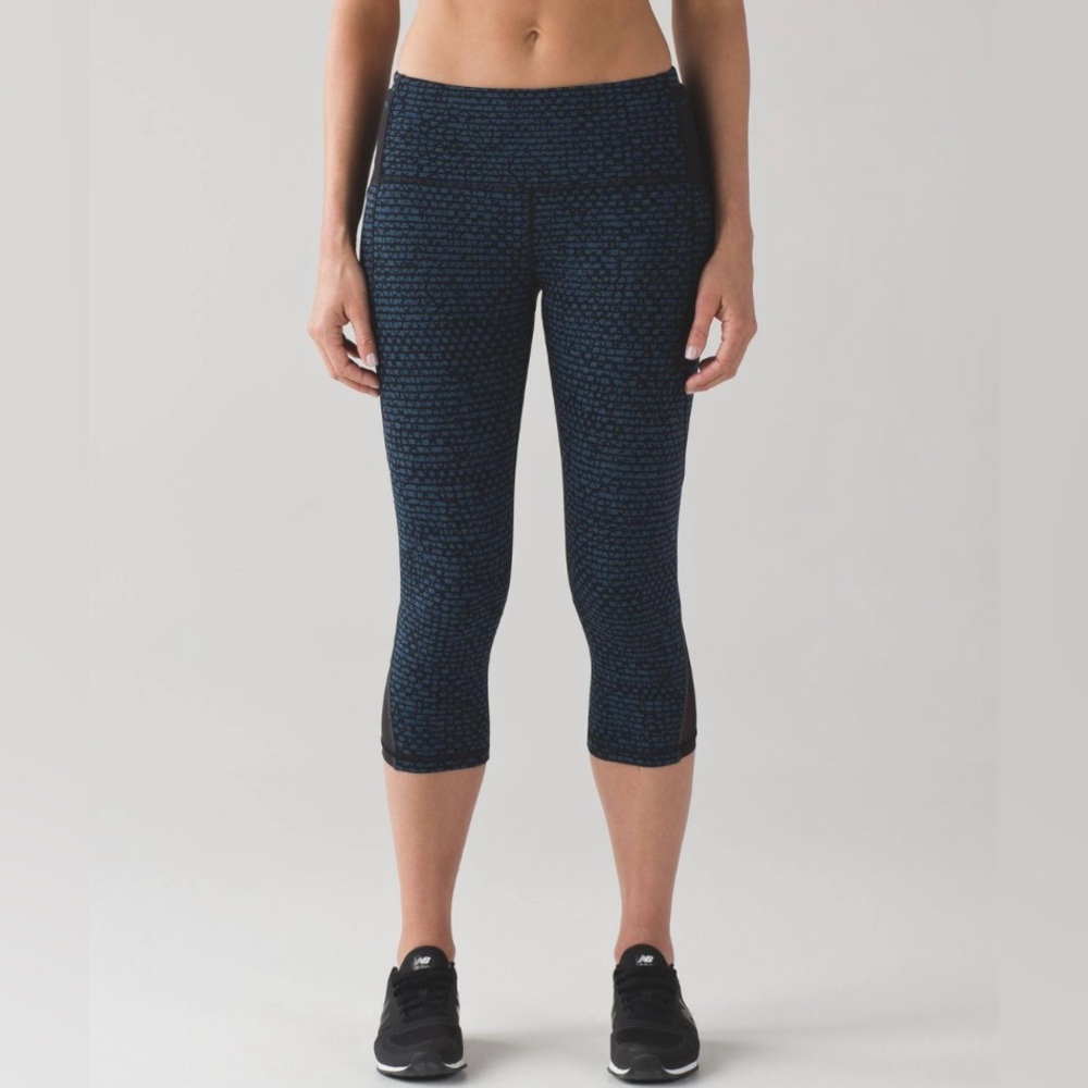 Lululemon Free Runner Crop leggings, Desert Teal Alberta Lake Size 4
